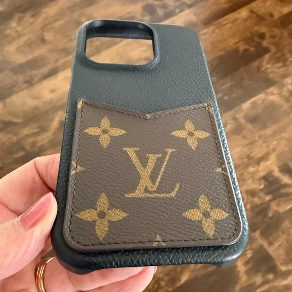 Louis Vuitton Phone Case with Monogram Card Slot - Picture 9 of 11